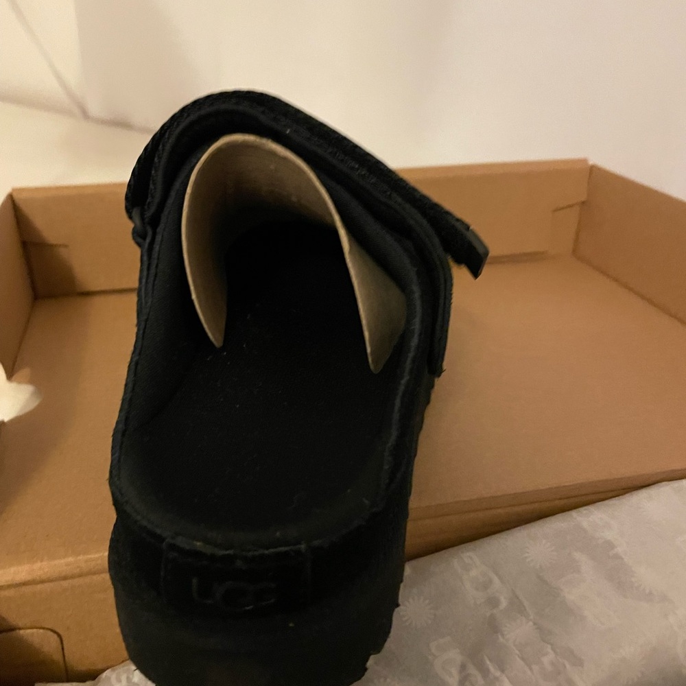 UGG GOLDENSTAR SUEDE CLOGS